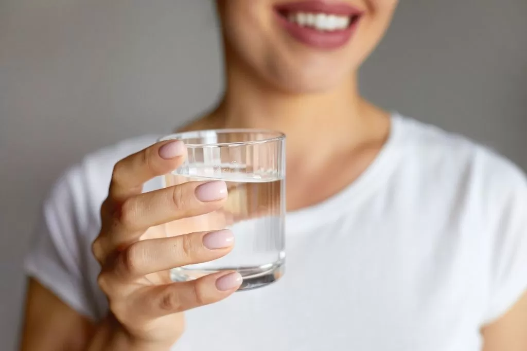 Сухость во рту: причины, симптомы и лечение