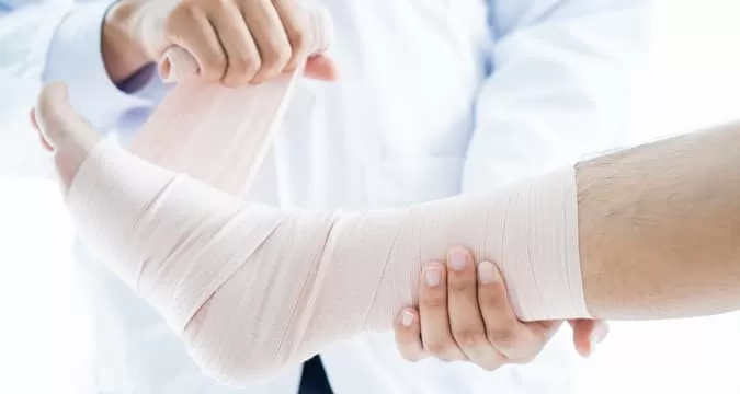 Behandlung von Bänderrissen